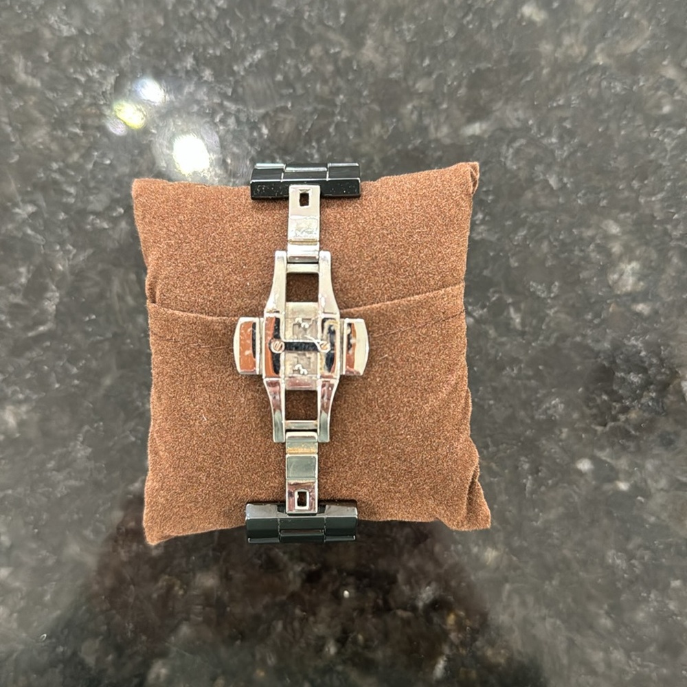 Stylish Michael Kors Black Watch - Picture 4 of 5